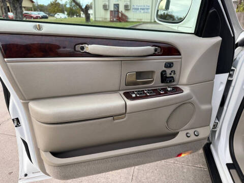 2008 Lincoln Town Car Signature Limited