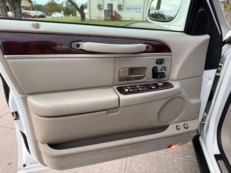 2008 Lincoln Town Car Signature Limited