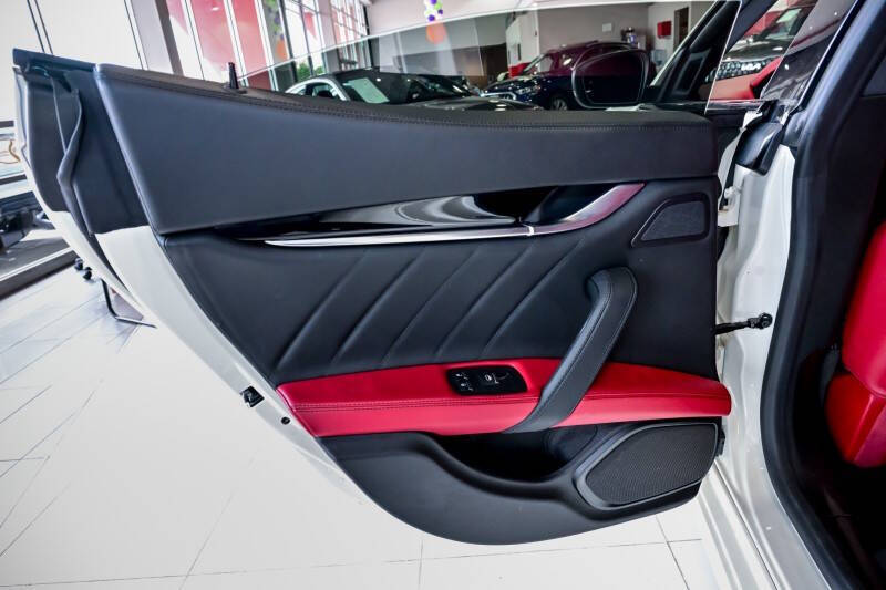 2022 Maserati Ghibli Modena