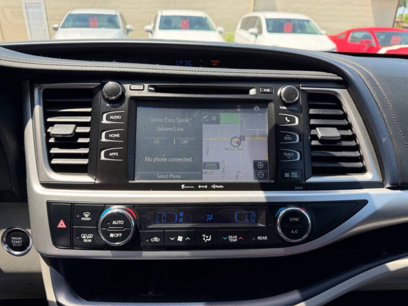 2017 Toyota Highlander SE