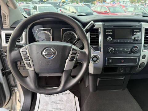 2017 Nissan Titan SV