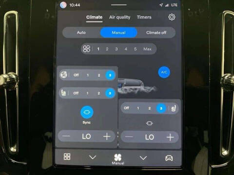 2025 Volvo XC40 B5 Plus Dark Theme