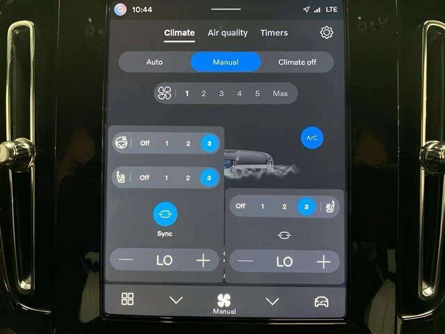 2025 Volvo XC40 B5 Plus Dark Theme