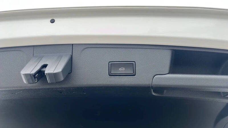 2020 Volkswagen Atlas Cross Sport SE 4Motion