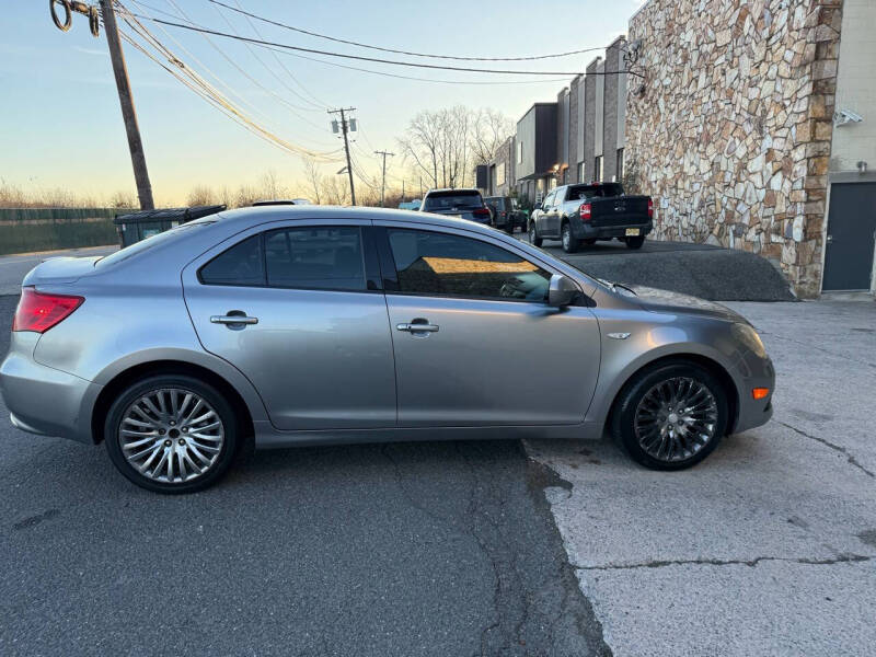 2013 Suzuki Kizashi SE photo 9