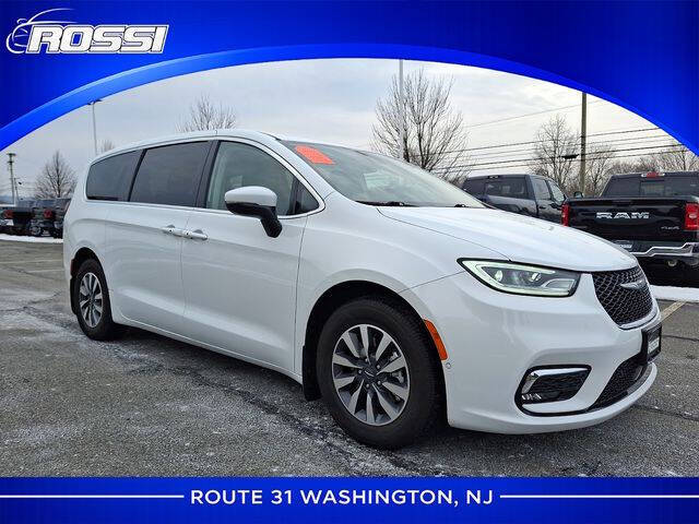 2023 Chrysler Pacifica Plug-In Hybrid Touring L