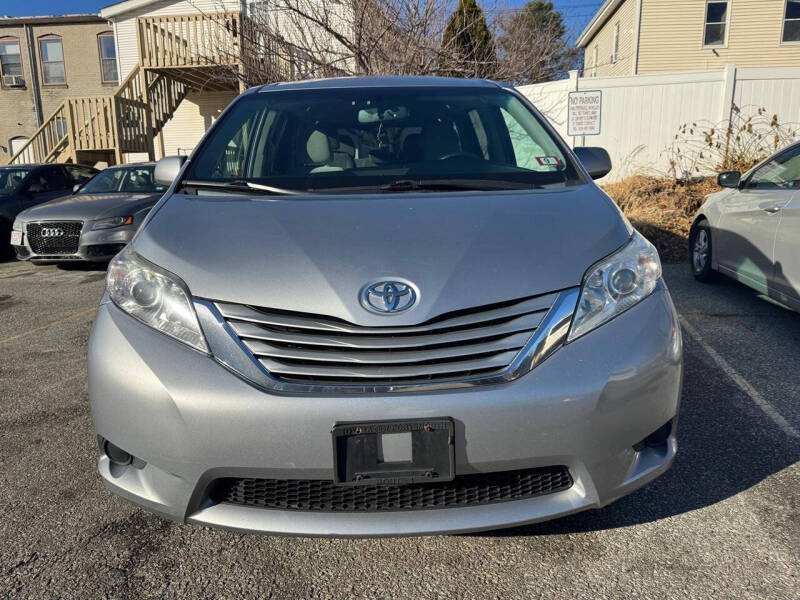 2015 Toyota Sienna LE 8-Passenger