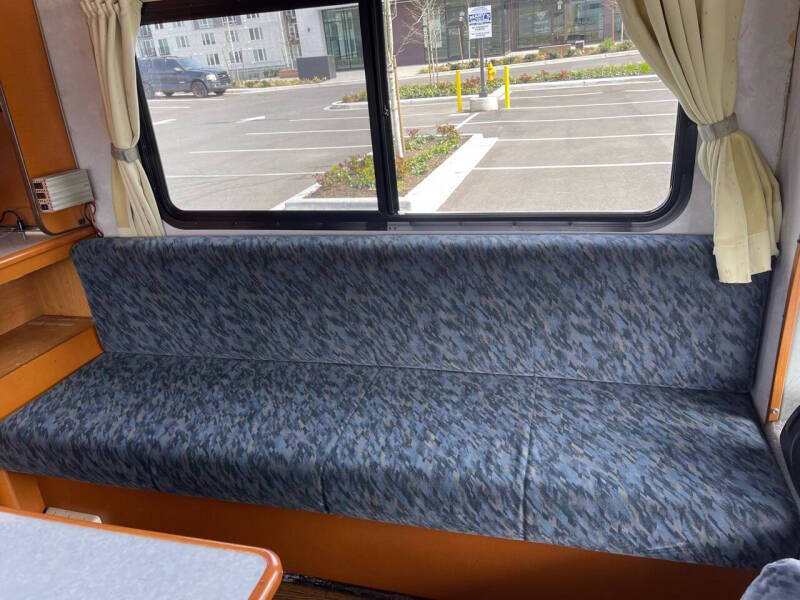 1997 Isuzu Elf Camper