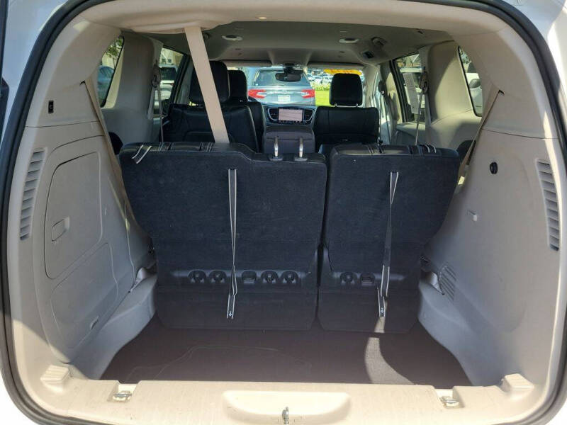 2024 Chrysler Pacifica Plug-In Hybrid Select