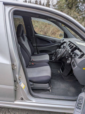 2000 Daihatsu YRV