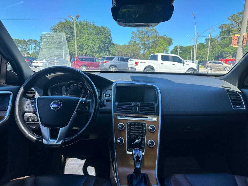 2016 Volvo XC60 T5 Drive-E Platinum
