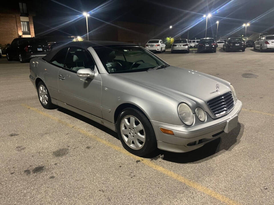 2000 Mercedes-Benz CLK for sale at Villa Park Cars in Oakbrook Terrace , IL