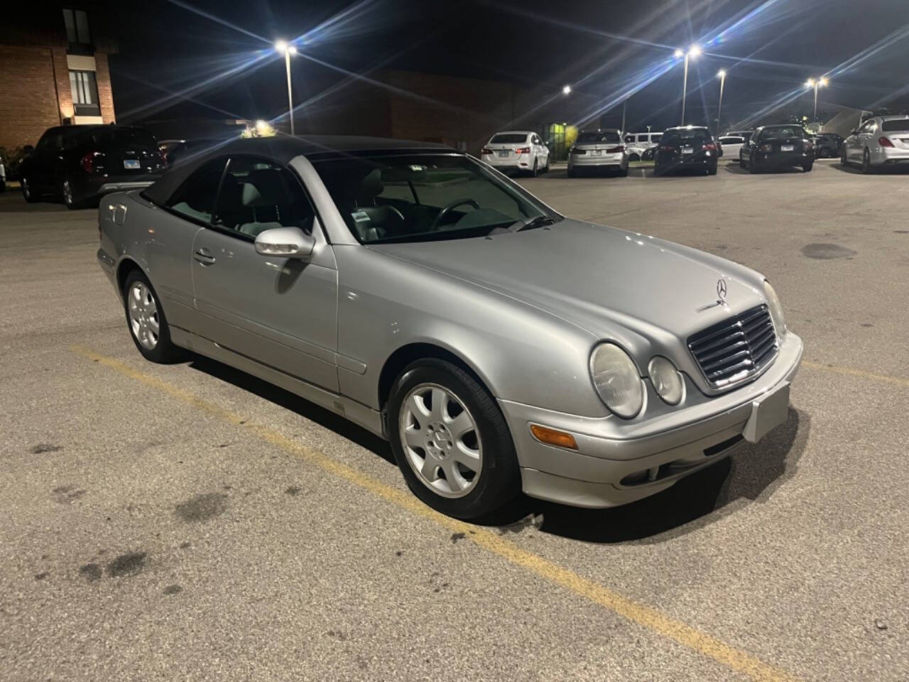 2000 Mercedes-Benz CLK for sale at Villa Park Cars in Oakbrook Terrace , IL