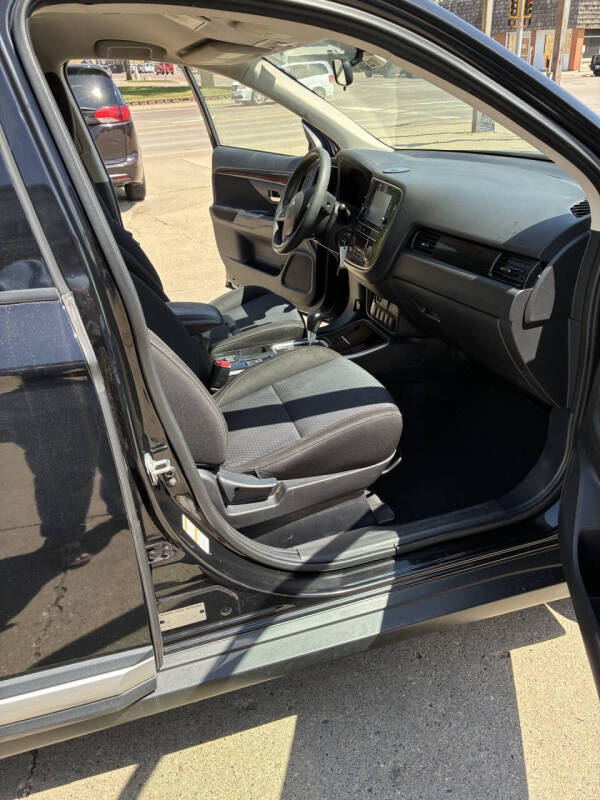 2019 Mitsubishi Outlander ES