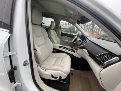 2019 Volvo XC90 T5 Momentum