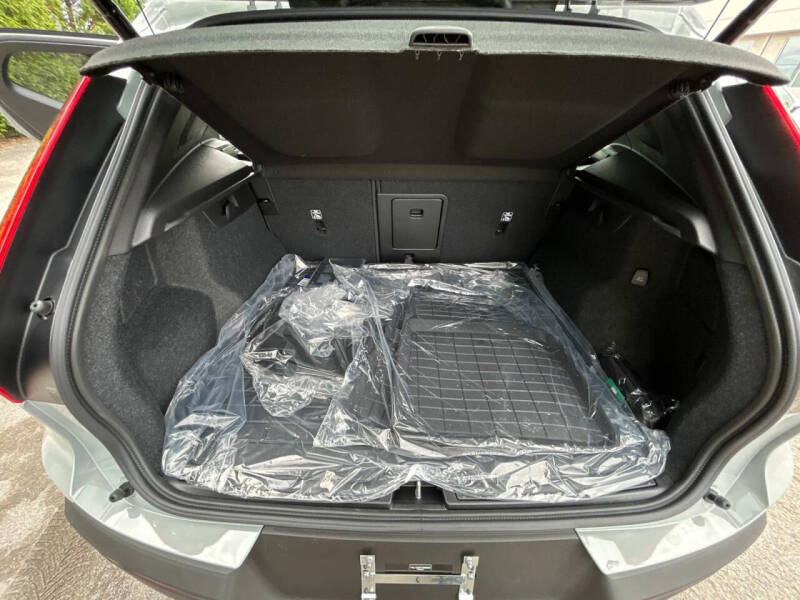 2026 Volvo XC40 B5 Plus
