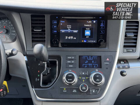 2017 Toyota Sienna LE Mobility 7-Passenger
