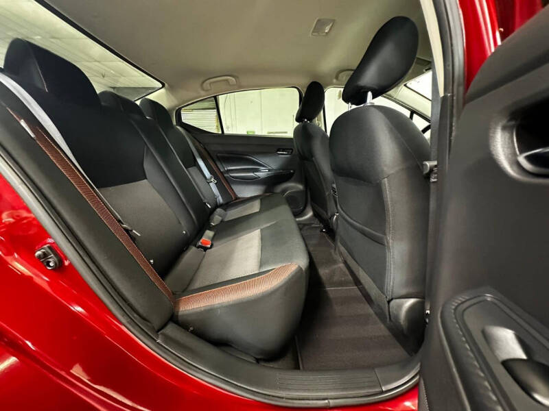 2022 Nissan Versa SR