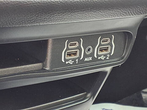 2025 Chrysler Voyager LX