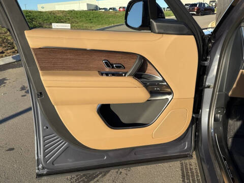 2025 Land Rover Range Rover P400 SE LWB