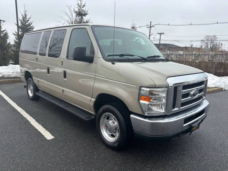 2013 Ford E-Series E-350 SD XLT