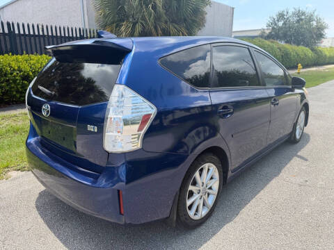 2013 Toyota Prius v Five