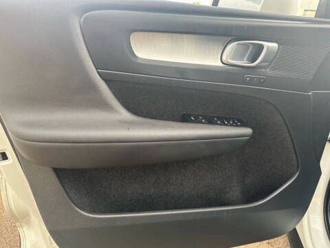 2021 Volvo XC40 T5 Momentum