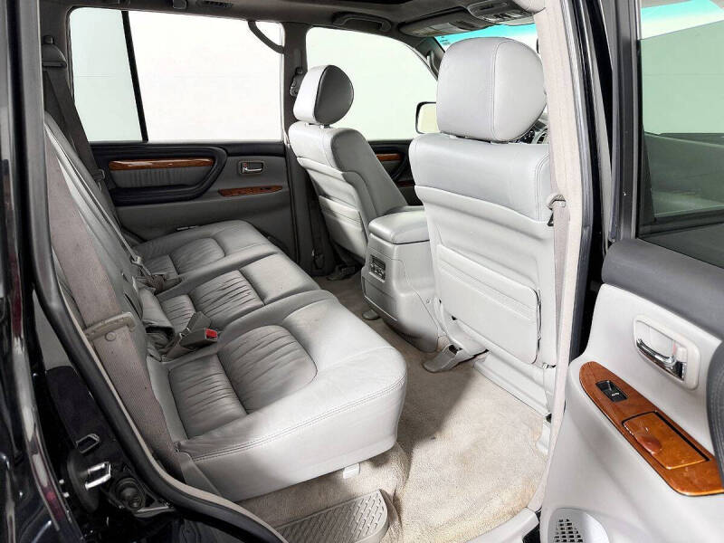 2004 Lexus LX 470