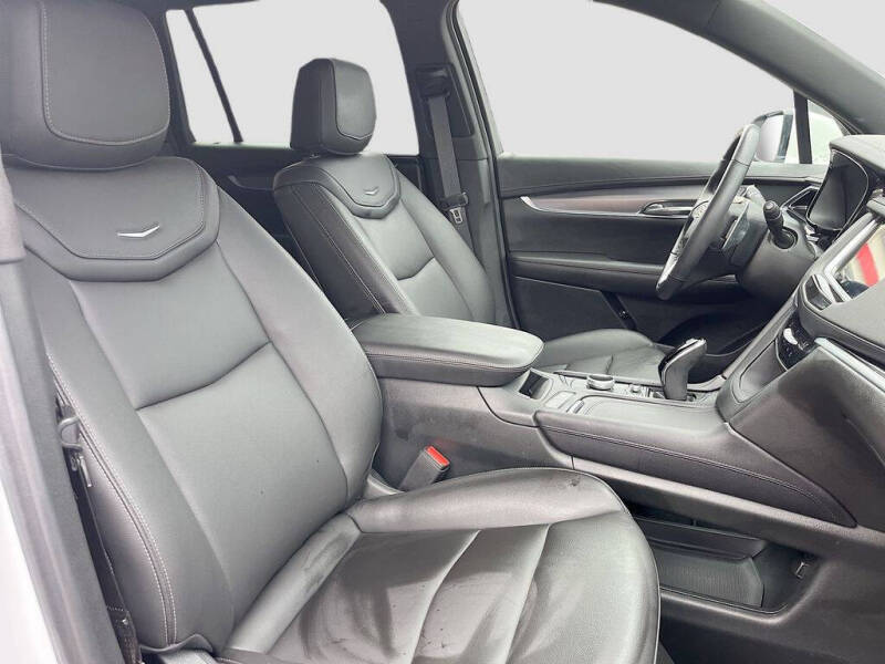 2025 Cadillac XT6 Luxury