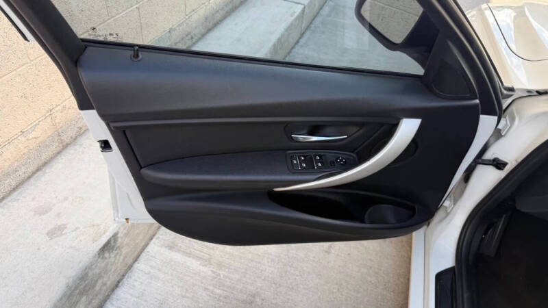 2017 BMW 3 Series 320i