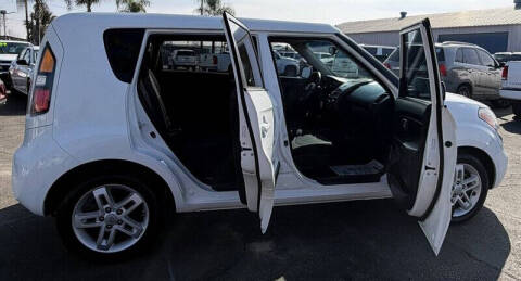 2011 Kia Soul +