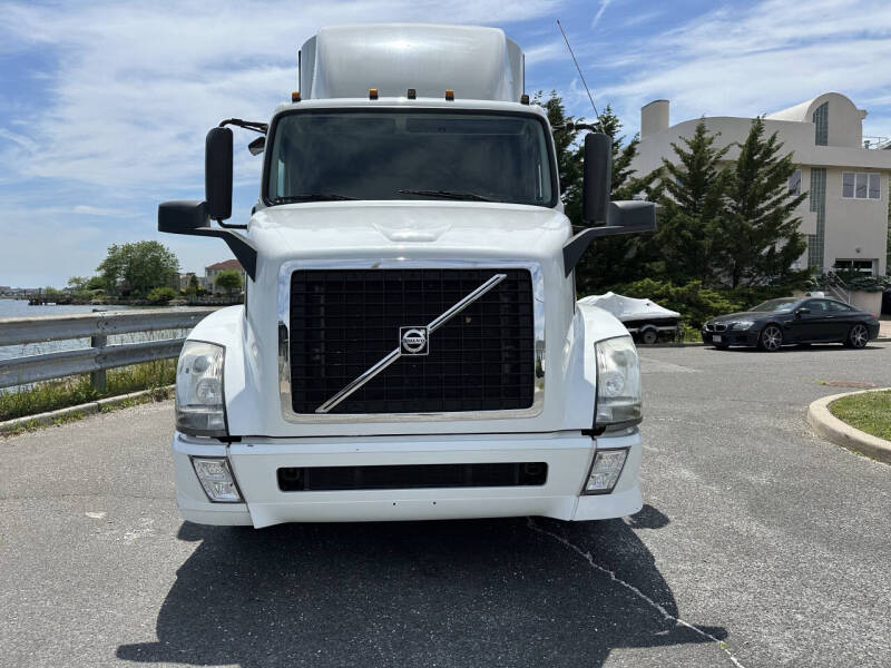 2017 Volvo VNL