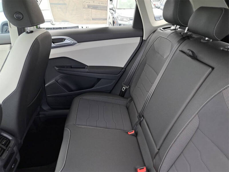 2025 Volkswagen Taos SE 4Motion