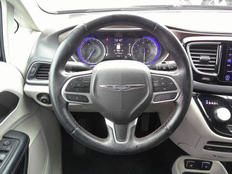 2017 Chrysler Pacifica Touring-L Plus