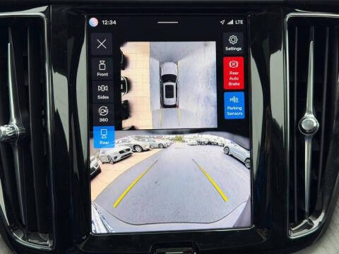 2025 Volvo XC60 B5 Plus Dark Theme
