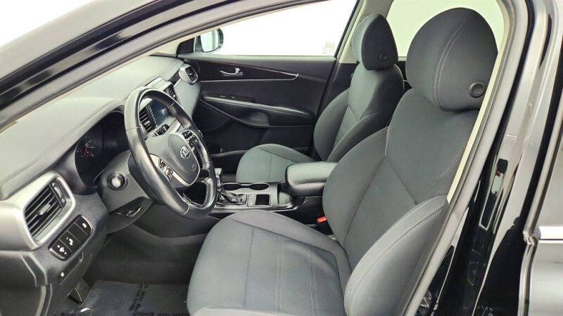 2019 Kia Sorento S V6