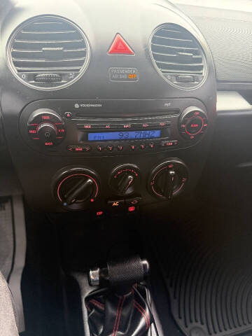 2010 Volkswagen New Beetle Base PZEV