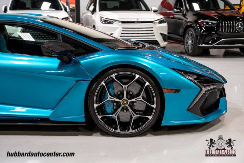 2025 Lamborghini Revuelto