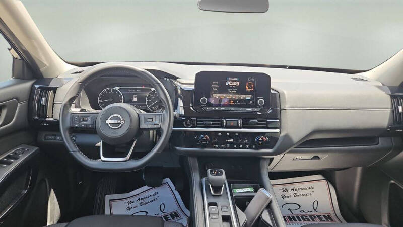 2025 Nissan Pathfinder SV