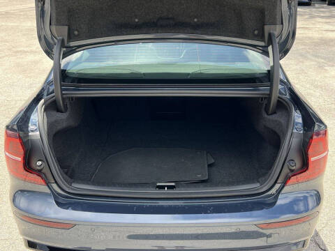 2024 Volvo S60 B5 Core Dark Theme