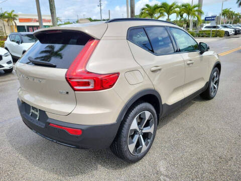 2026 Volvo XC40 B5 Core