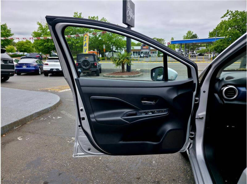 2023 Nissan Versa SV