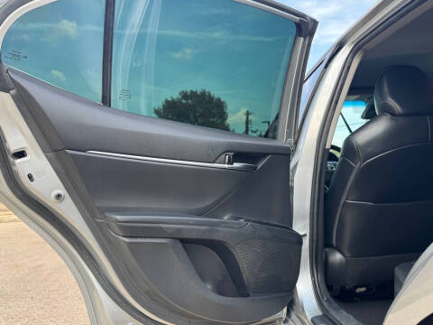 2020 Toyota Camry SE