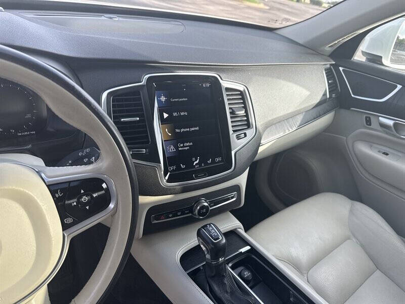 2020 Volvo XC90 T6 Momentum 7-Passenger