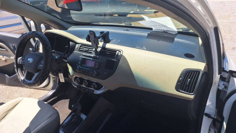 2013 Kia Rio 5-Door LX