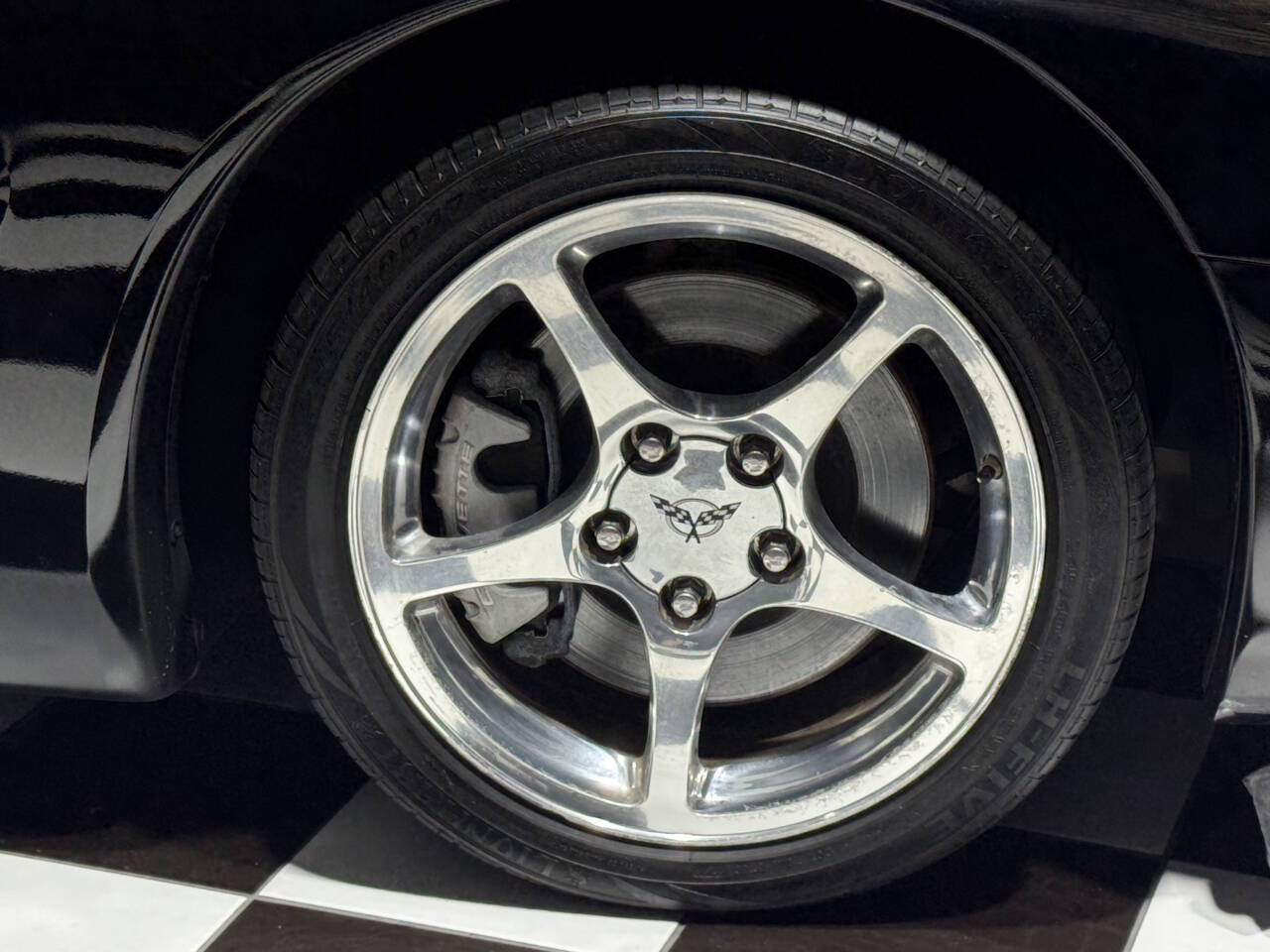 2004 Chevrolet Corvette 31