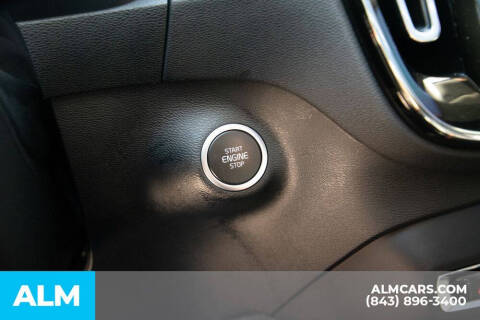 2023 Volvo XC40 B5 Plus Bright Theme