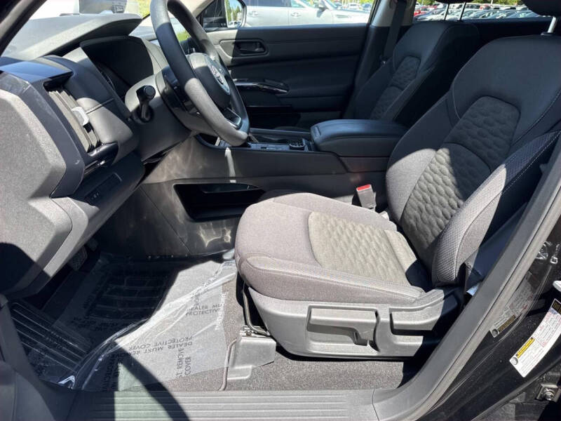 2025 Nissan Pathfinder S