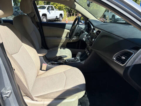 2013 Chrysler 200 LX