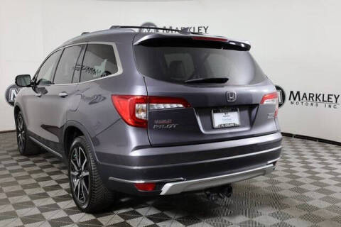 2019 Honda Pilot Touring w/Rear Captain's Chairs